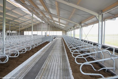 Model Profit grootvee 206 cm voor diepstrooisel met opbouw/instort montagevoet